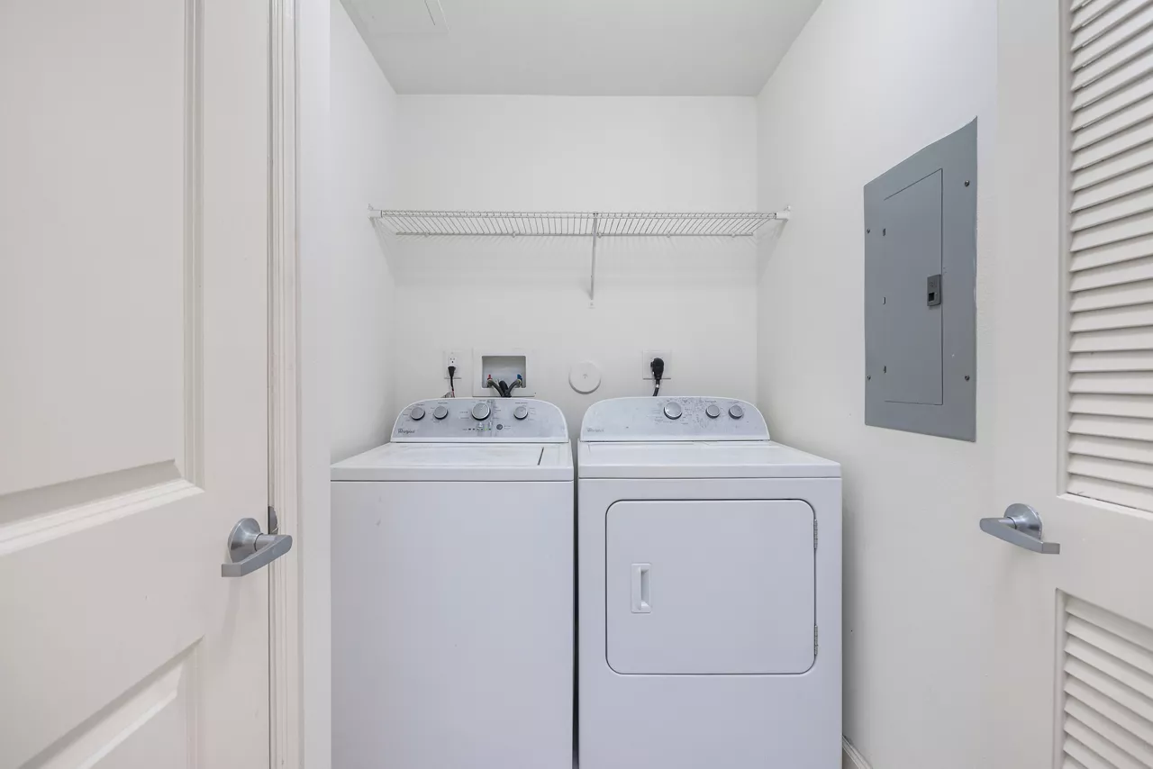 Doral View - Doral, FL - laundry