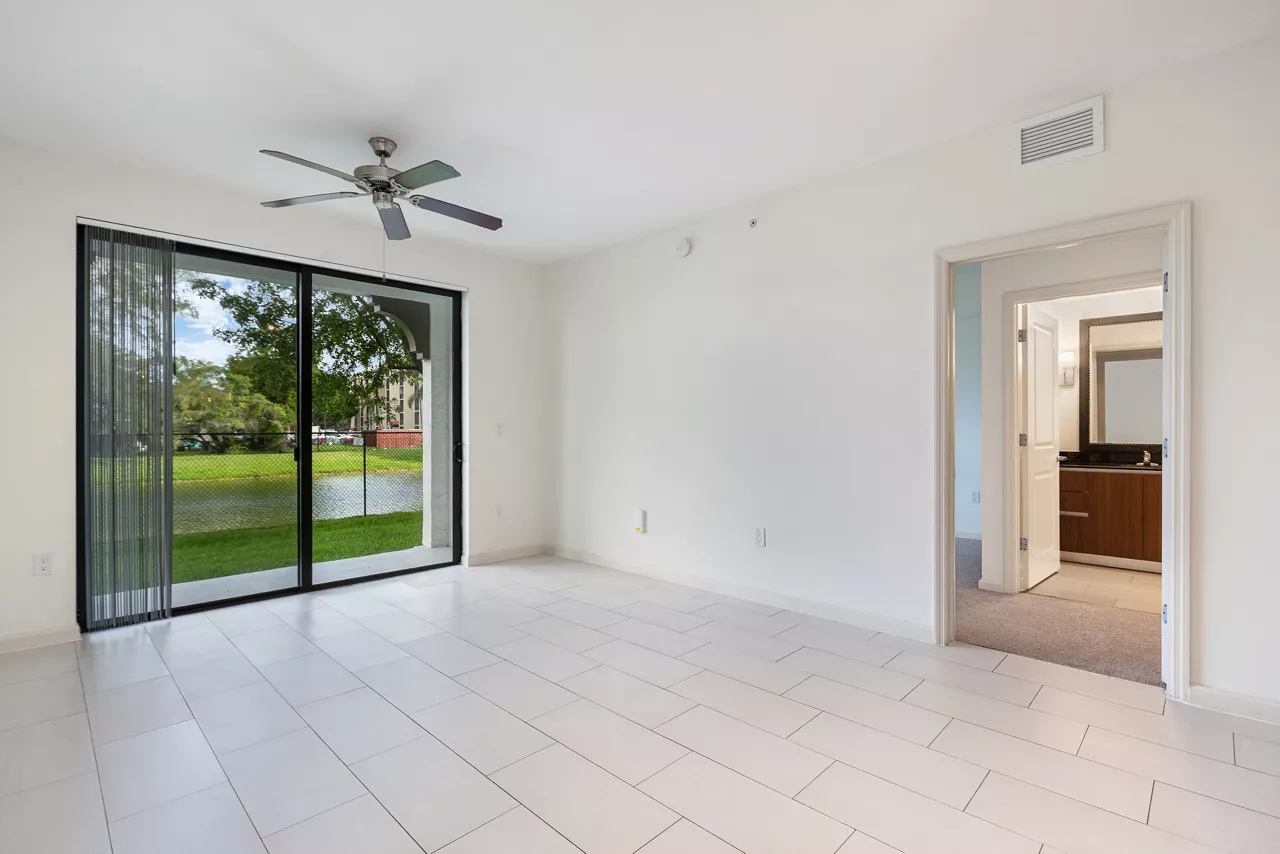 Doral View - Doral, FL - Living Room