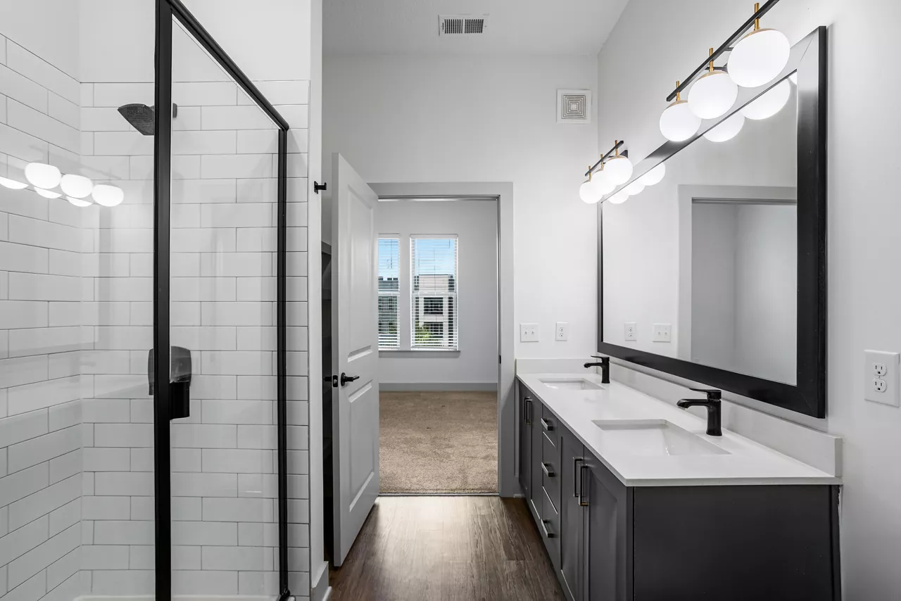 The Menlo - Jacksonville, FL - Bathroom