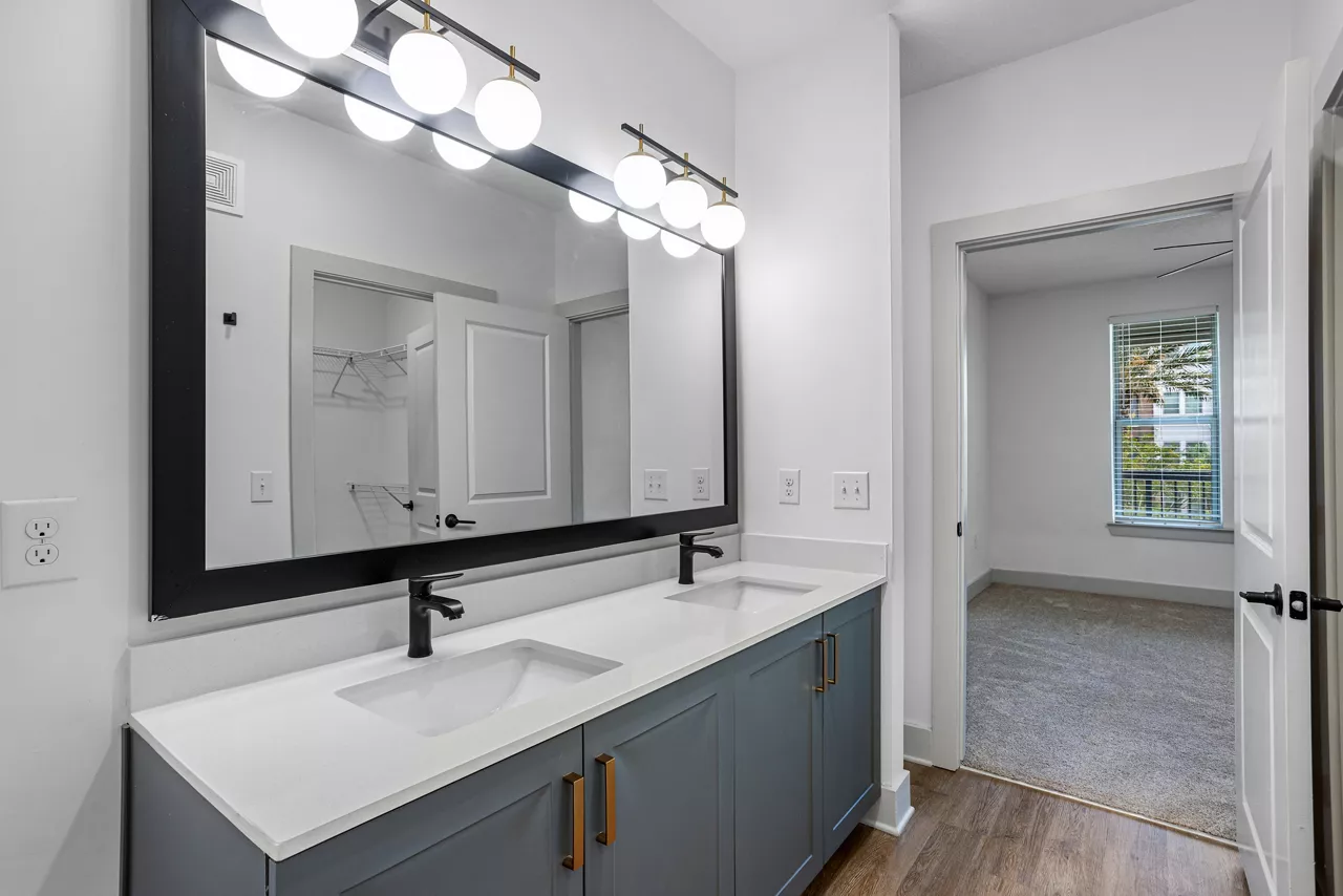 The Menlo - Jacksonville, FL - Bathroom