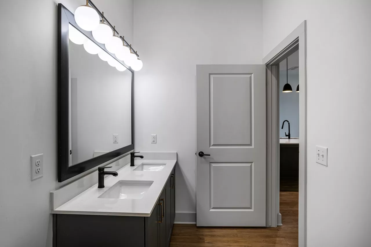 The Menlo - Jacksonville, FL - Bathroom
