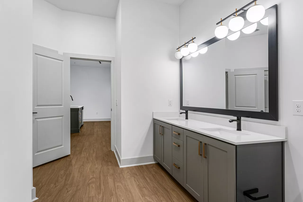 The Menlo - Jacksonville, FL - Bathroom