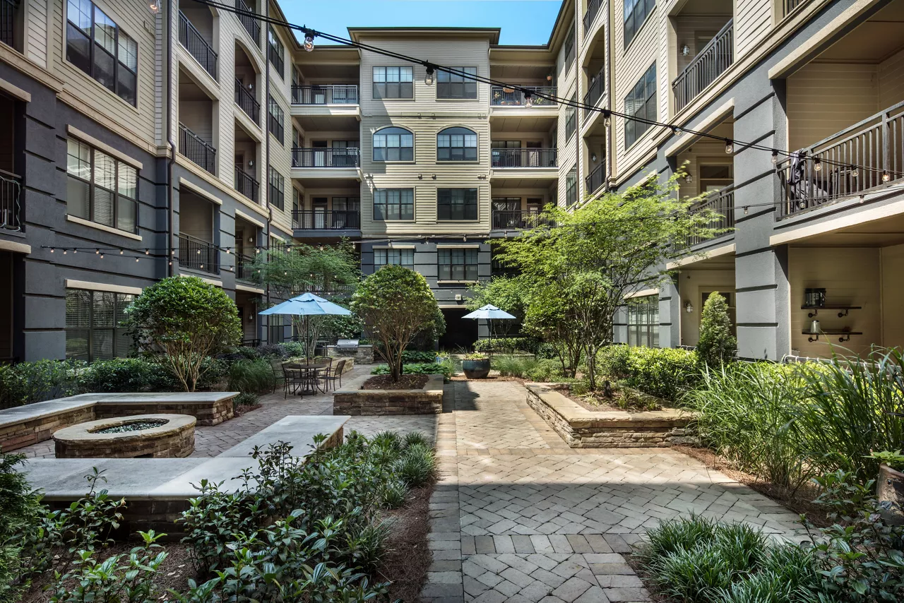 Overton Rise in Atlanta, GA - Outdoor Courtyard