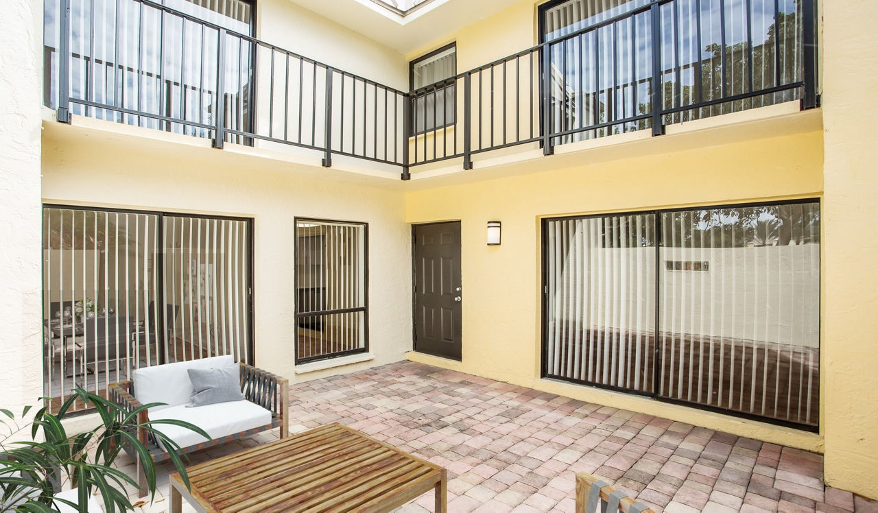 Four Quarters Apartments - Miami, FL - Patio