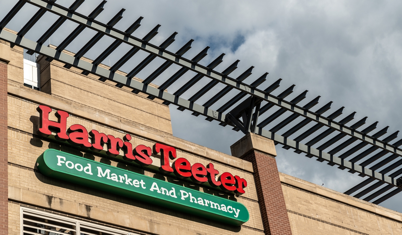 Foxchase Apartmets - Alexandria VA - Harris Teeter.<p>&nbsp;</p>
<p style="text-align: center;">Grocery shopping is simpler than ever. Harris Teeter is just a 3-minute drive away.&nbsp;</p>
