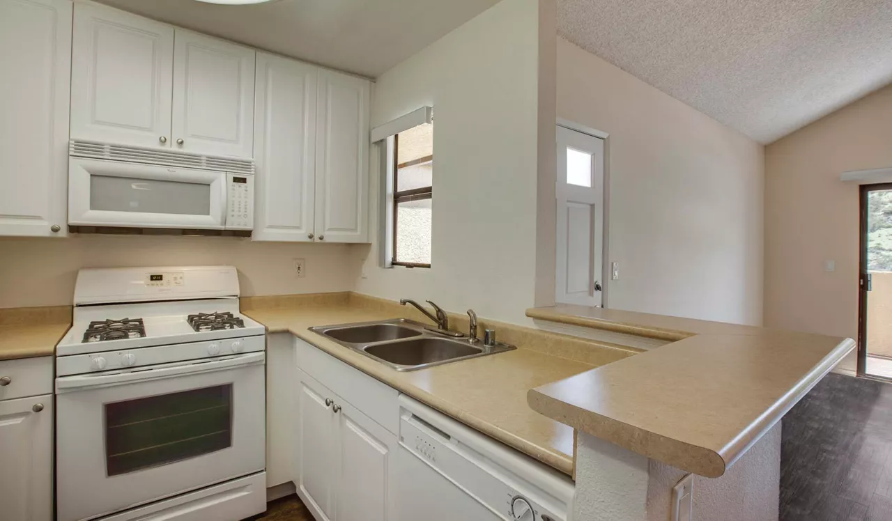 Malibu Canyon Apartments - Calabasas, CA - Kitchen 