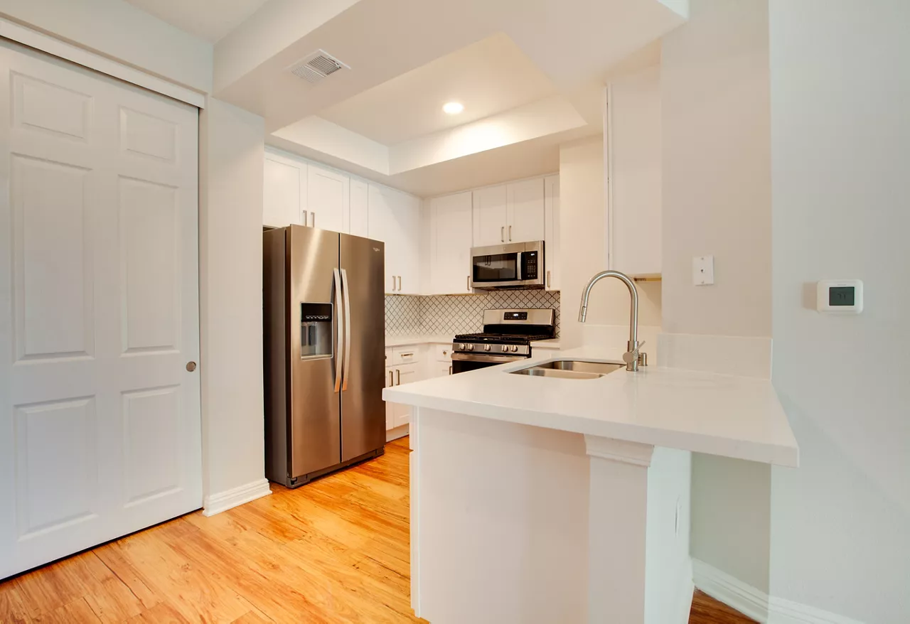 HillCreste - Los Angeles , CA - Kitchen