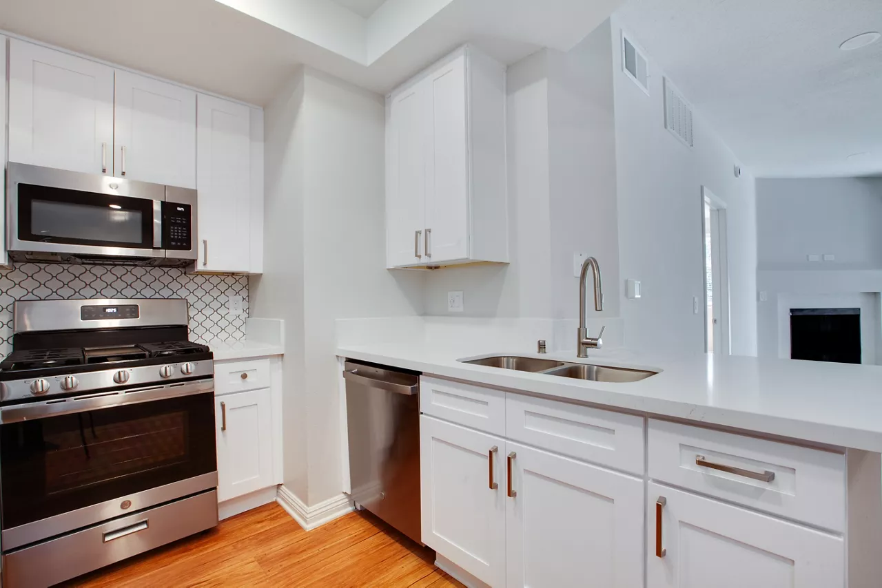 HillCreste - Los Angeles , CA - Kitchen