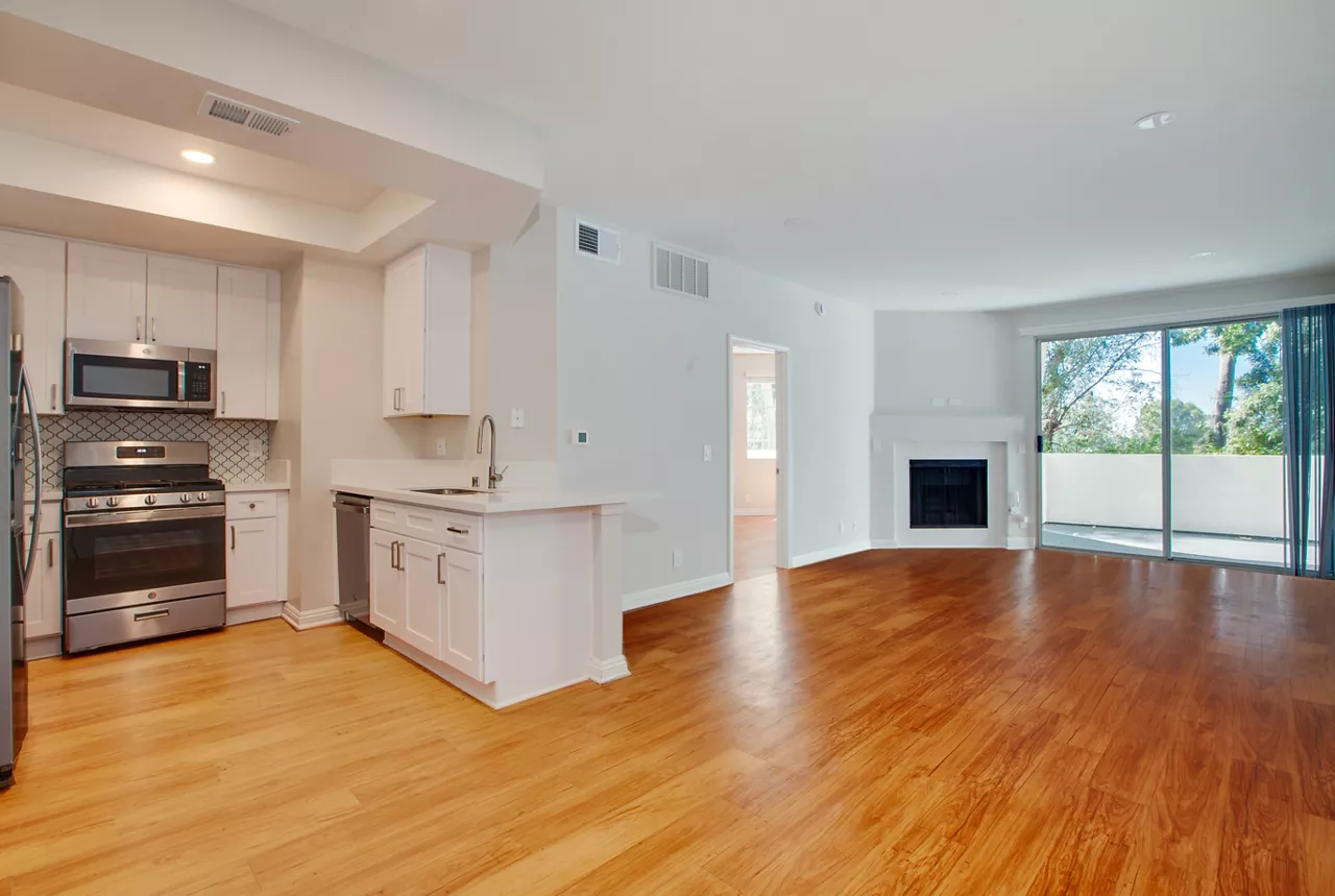 HillCreste - Los Angeles, CA - Living Room