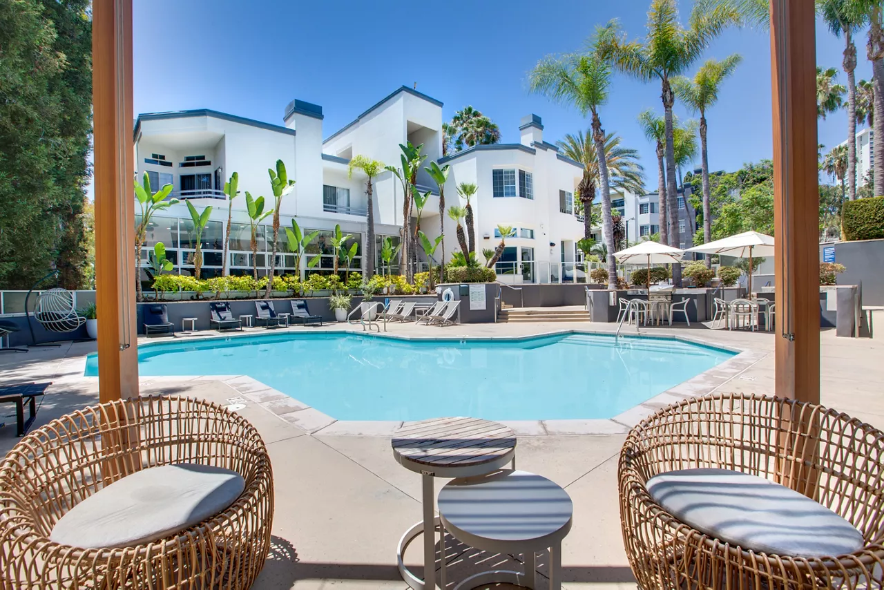 Hillcreste - Los Angeles, CA - Pool