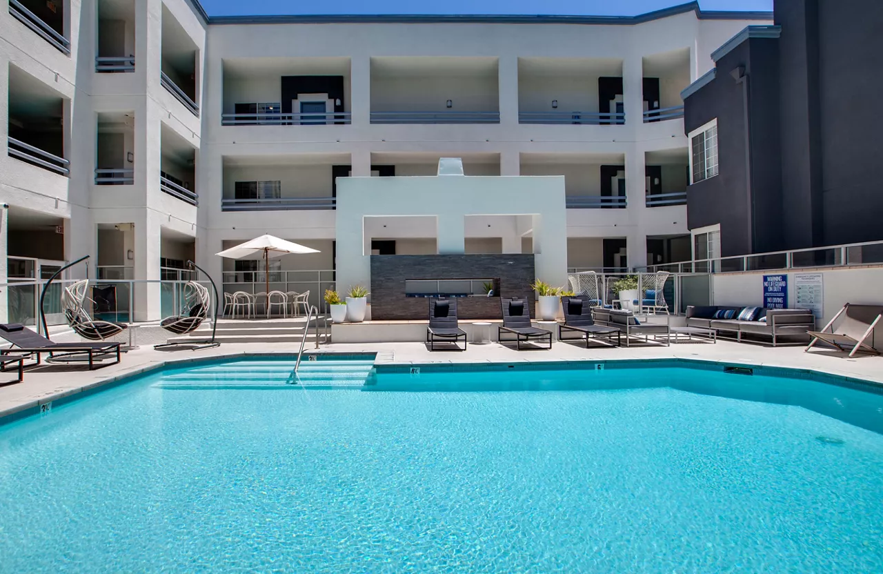 Hillcreste - Los Angeles, CA - Pool