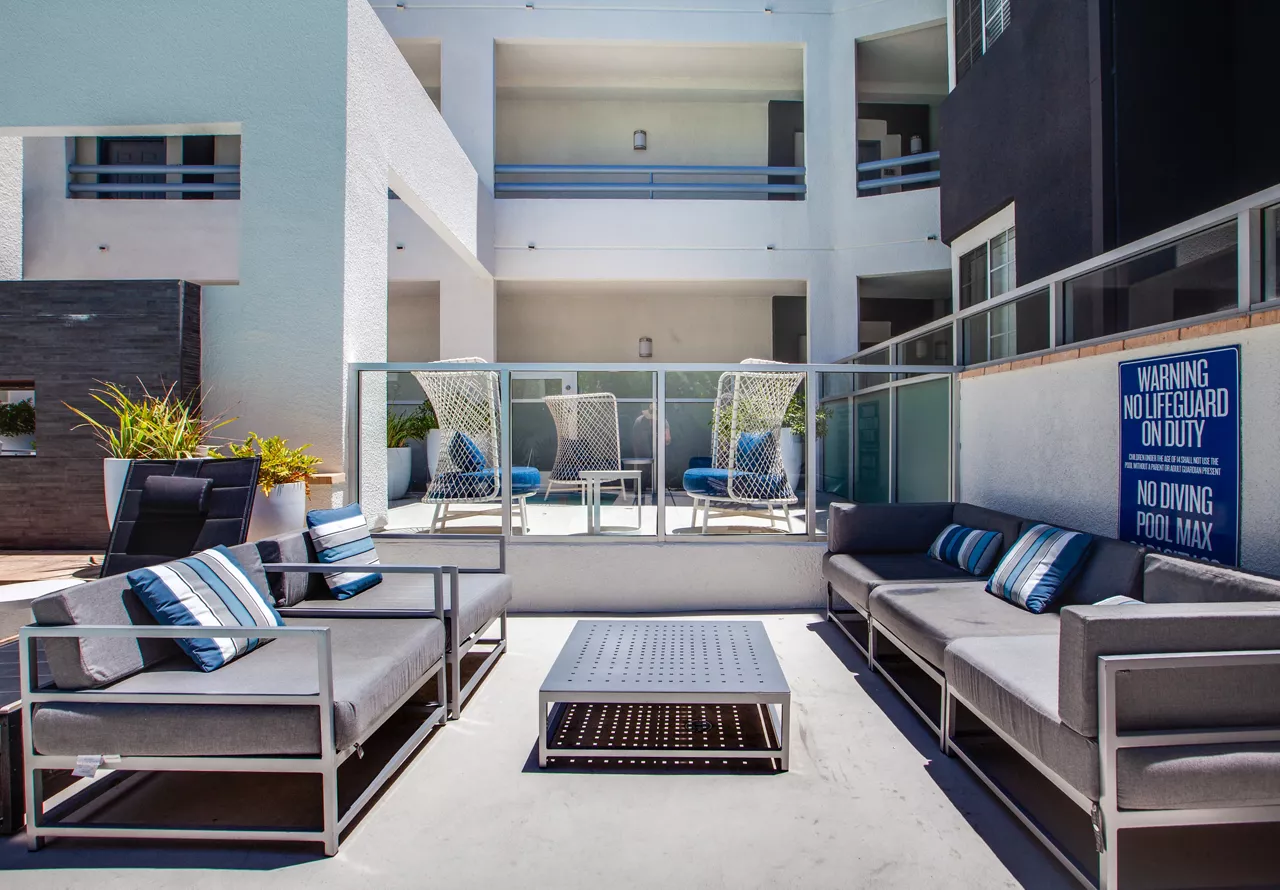 Hillcreste - Los Angeles, CA - Pool area