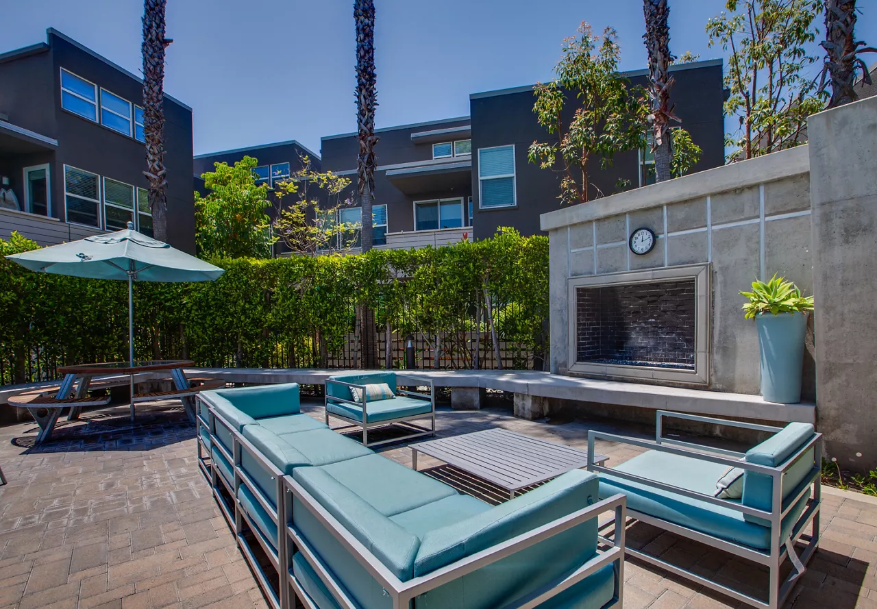 Lincoln Place - Venice, CA - Deck