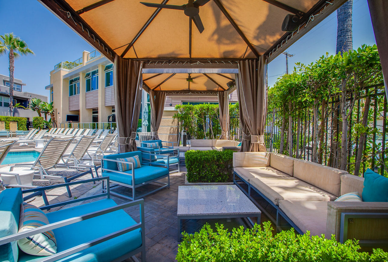 Pool at Lincoln Place (3 of 4)