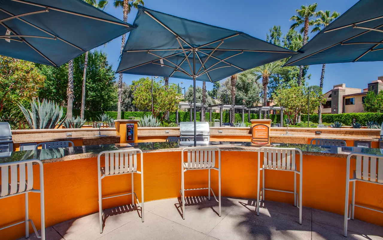 Malibu Canyon - Calabasas, CA - grill area