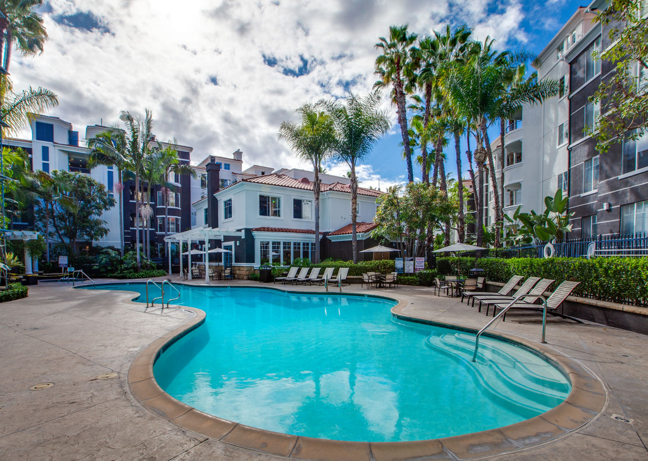 Villas at Park La Brea - Los Angeles, CA - Pool