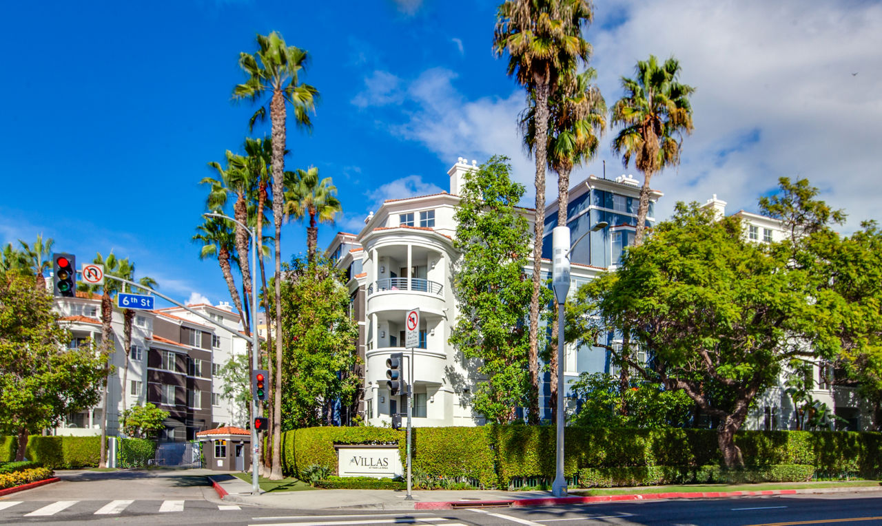 The Villas at Park La Brea 3 of 12