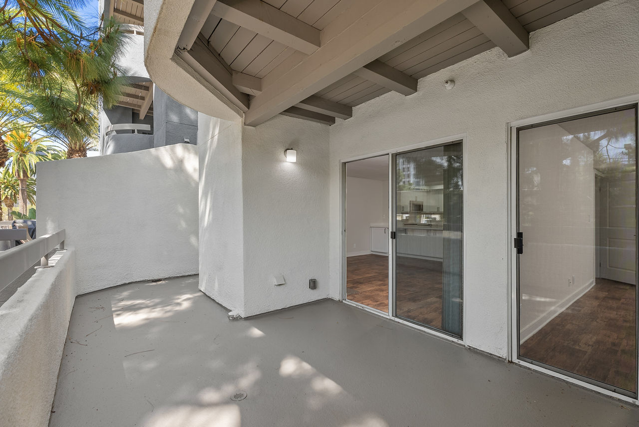 3400 Avenue of the Arts - Costa Mesa, CA - balcony