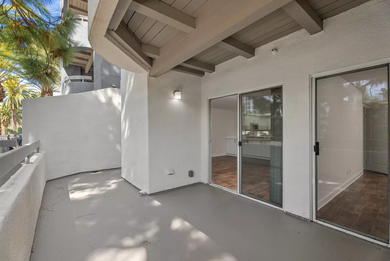 3400 Avenue of the Arts - Costa Mesa, CA - balcony