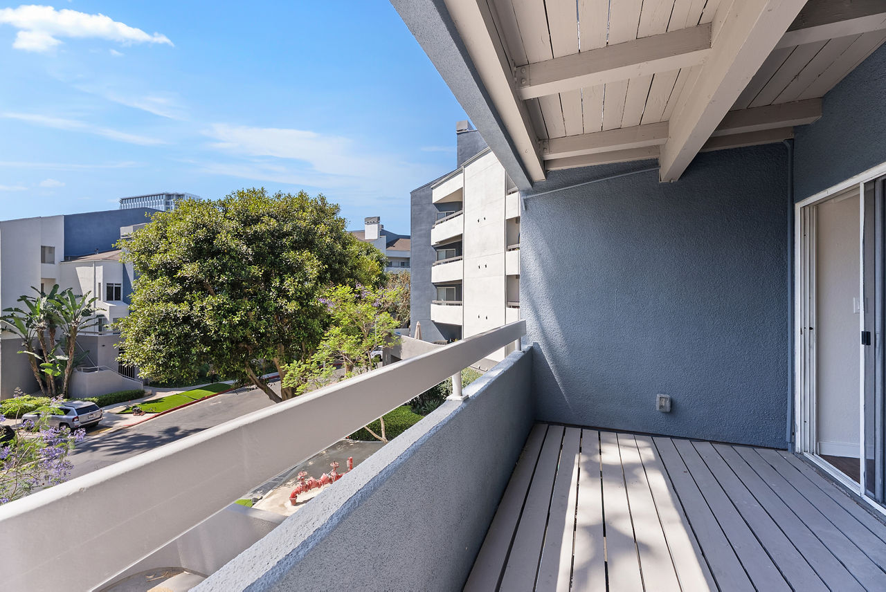 3400 Avenue of the Arts - Costa Mesa, CA - Balcony