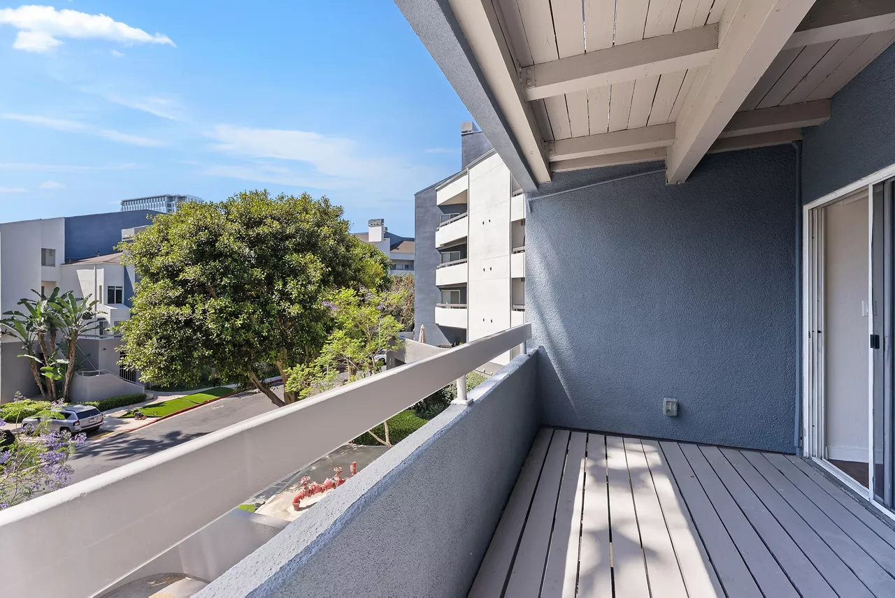 3400 Avenue of the Arts - Costa Mesa, CA - Balcony