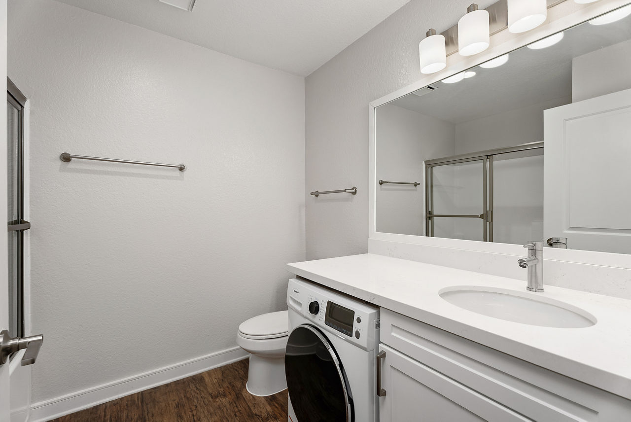 3400 Avenue of the Arts - Costa Mesa, CA - bathroom