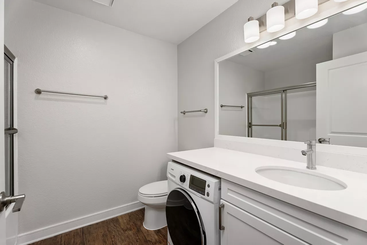 3400 Avenue of the Arts - Costa Mesa, CA - bathroom