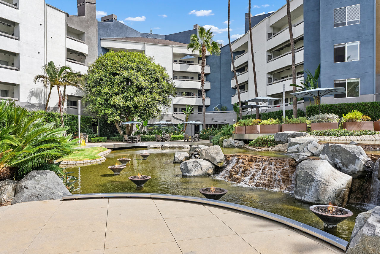 3400 Avenue of the Arts - Costa Mesa, CA - Garden