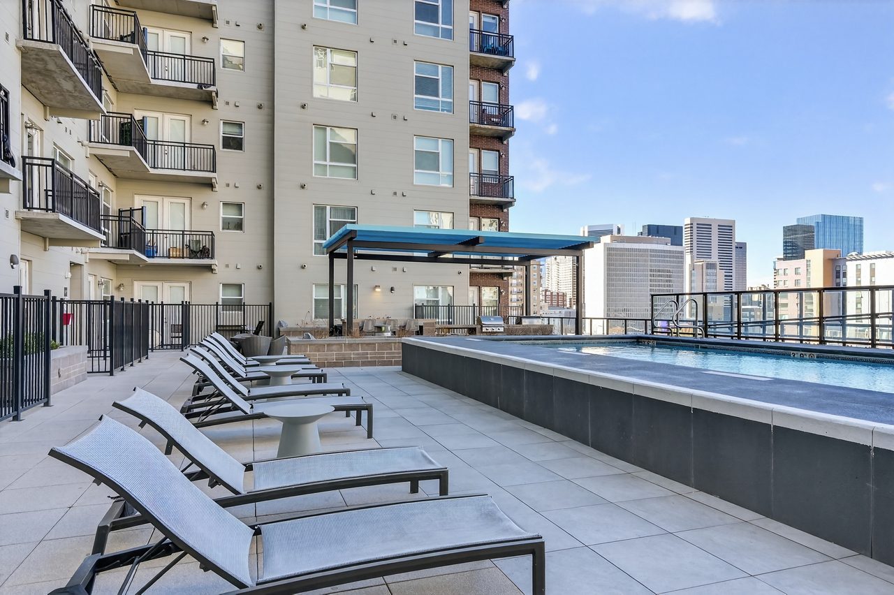 Arapahoe Square - Denver, CO - Pool