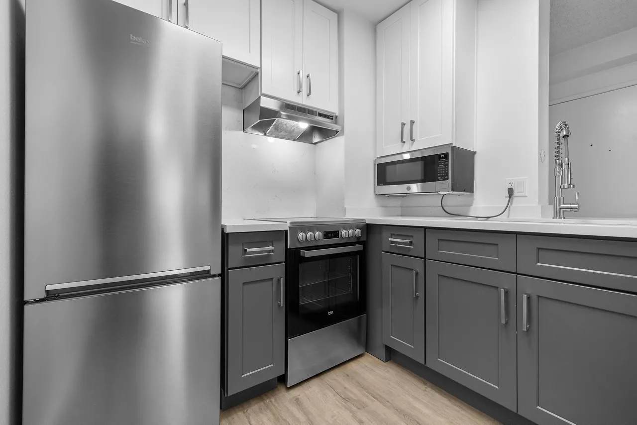 Bay Apartments - San Diego, CA - Kitchen