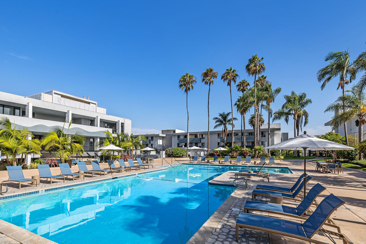 Pool at Bay Apartments (4 of 4)