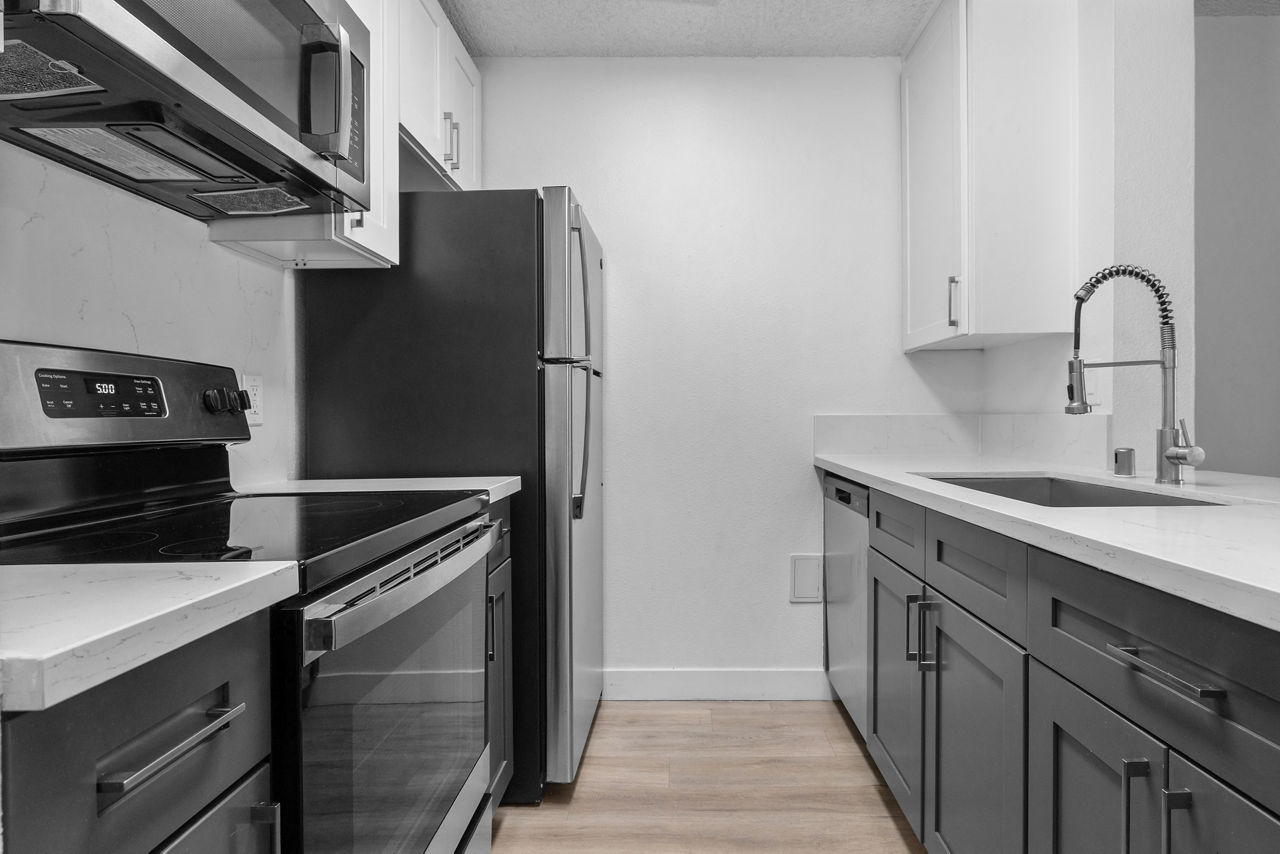 Bay Apartments 7 of 12