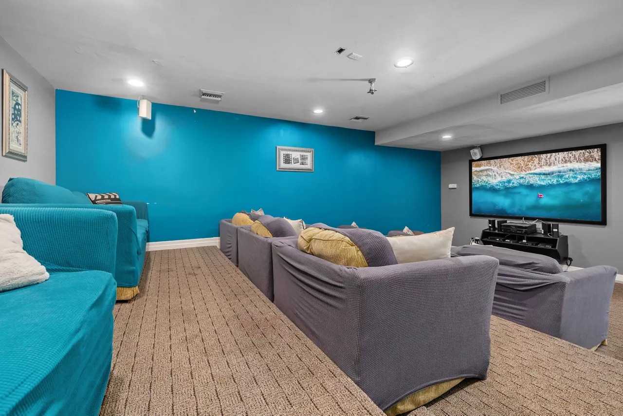 Bay Apartments - San Diego - Theater