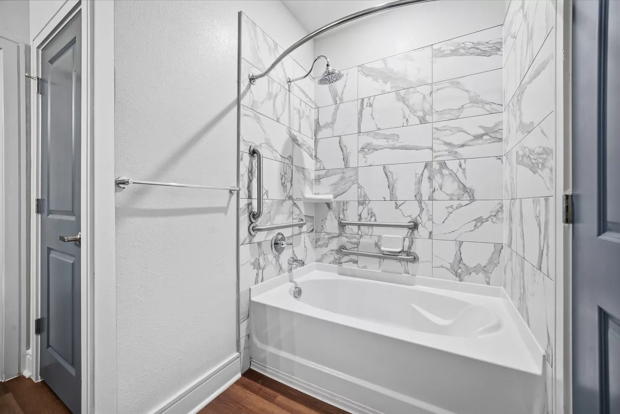 Brea Wendell Falls - Wendell, NC - Bathroom