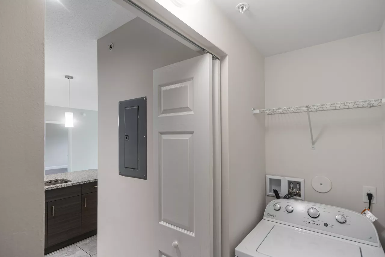 Casa Vera - Kendall, FL - laundry