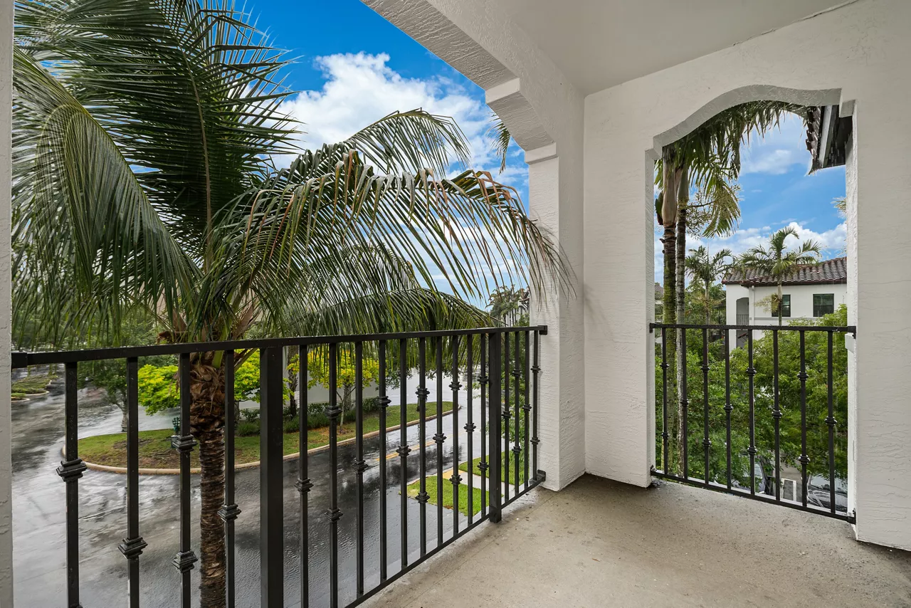 Casa Vera - Kendall, FL - Balcony