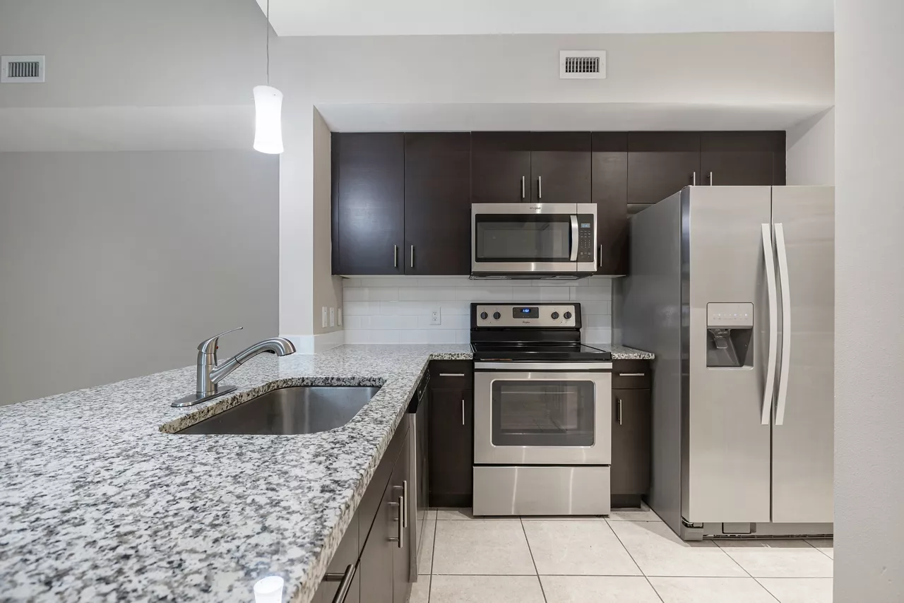 Casa Vera - Kendall, FL - Kitchen