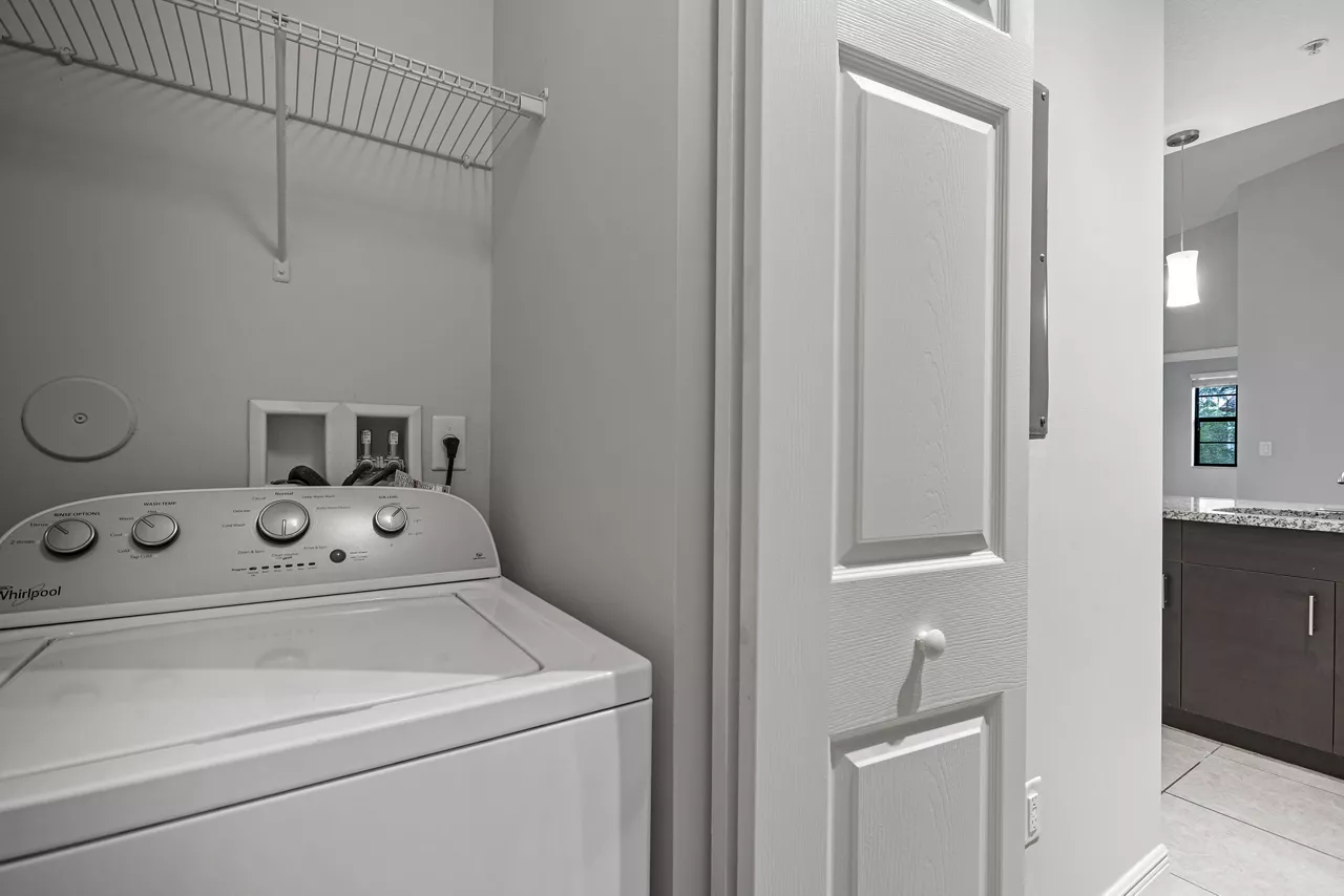 Casa Vera - Kendall, FL - laundry