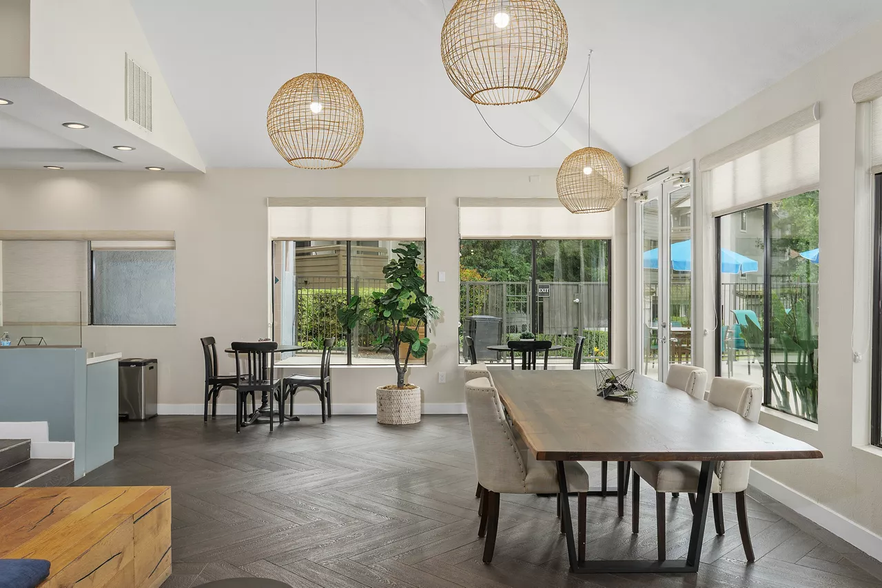 Creekside Alta Loma - Rancho Cucamonga, CA - Outdoor Lounge