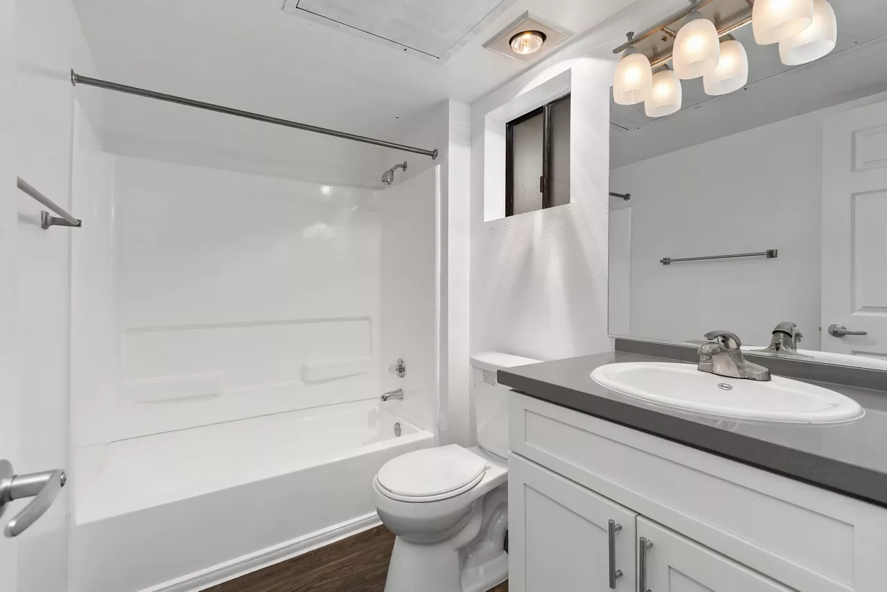 Creekside Alta Loma in Rancho Cucamonga, CA - Bathroom