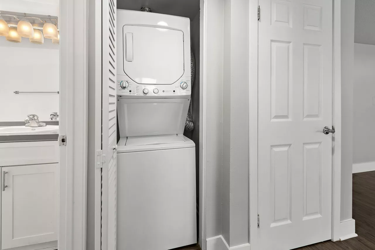 Creekside Alta Loma in Rancho Cucamonga, CA - Laundry