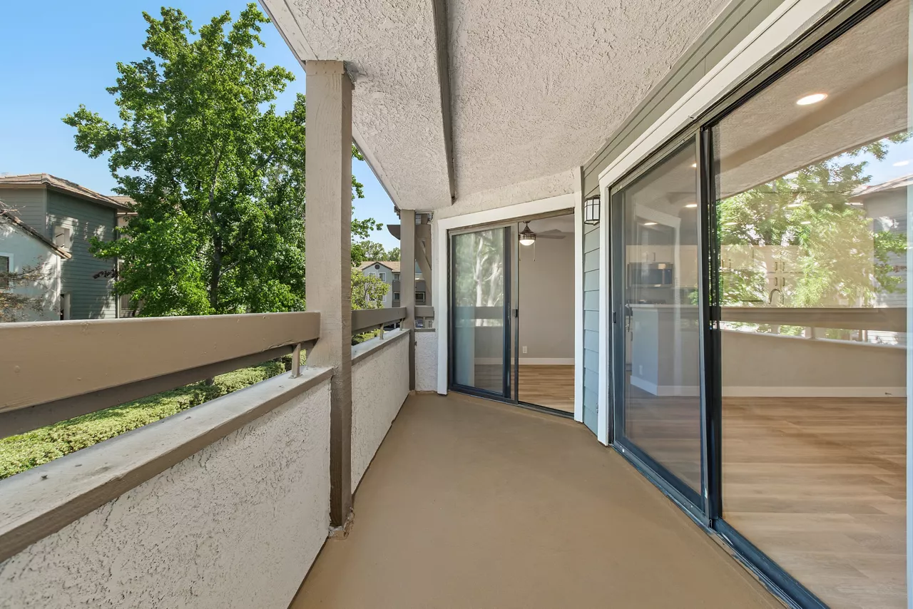 Creekside Alta Loma - Rancho Cucamonga, CA - Balcony