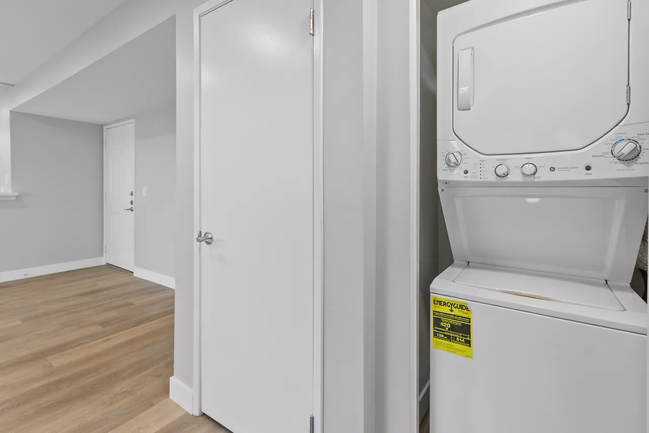 Creekside Alta Loma - Rancho Cucamonga, CA - Laundry