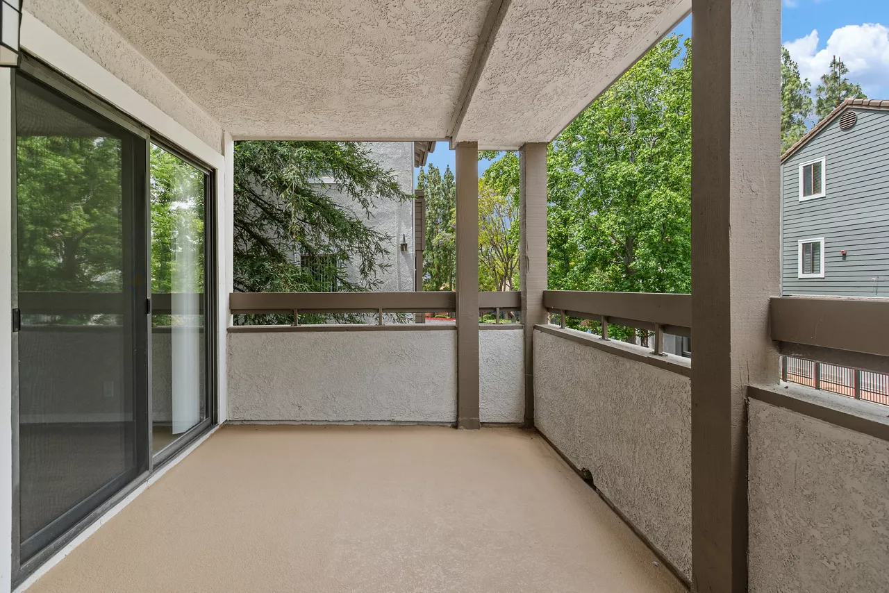 Creekside Alta Loma in Rancho Cucamonga, CA - Balcony