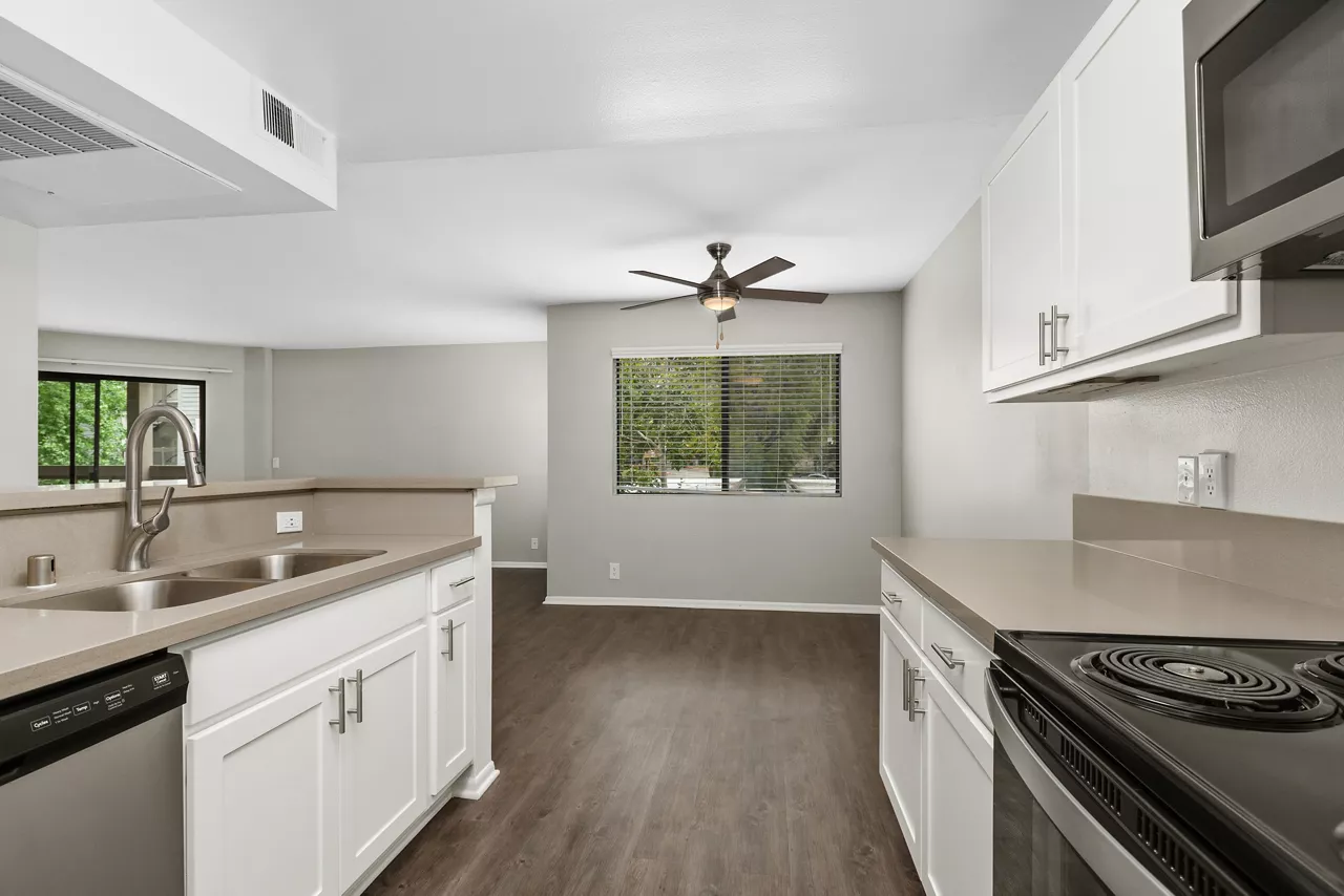 Creekside Alta Loma in Rancho Cucamonga, CA - Kitchen