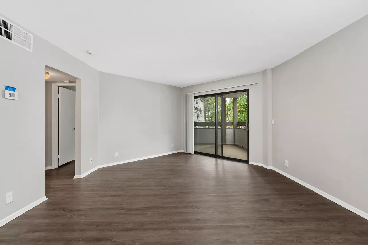 Creekside Alta Loma in Rancho Cucamonga, CA - Living Room