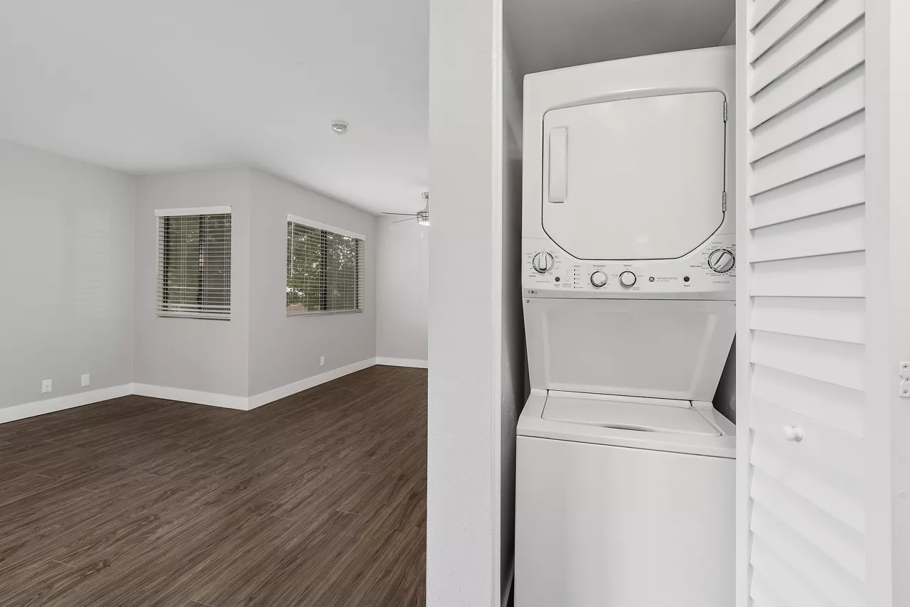 Creekside Alta Loma in Rancho Cucamonga, CA - Laundry