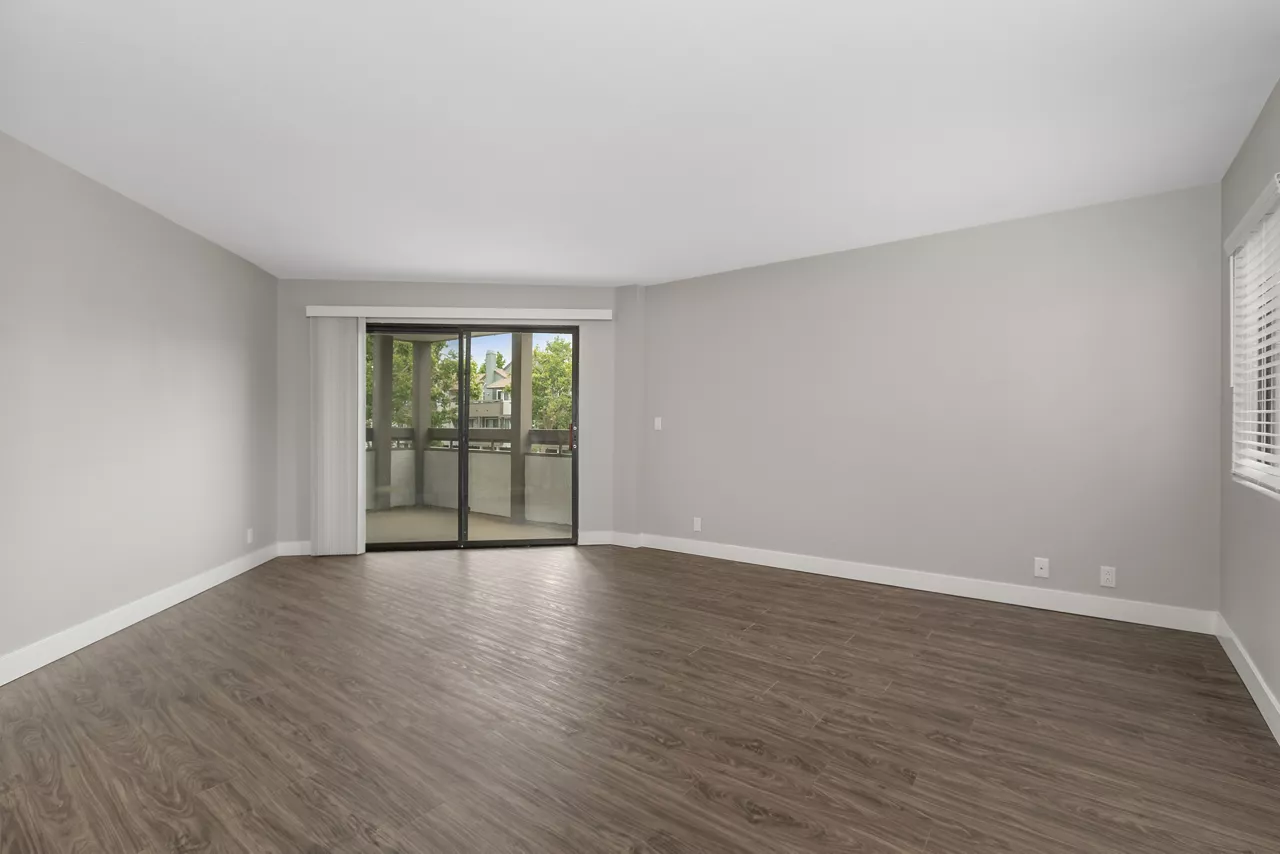 Creekside Alta Loma in Rancho Cucamonga, CA - Living Room