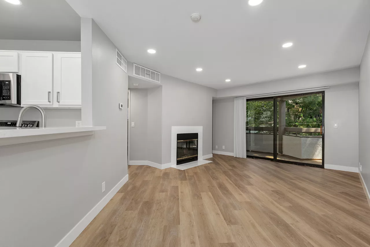 Creekside Alta Loma - Rancho Cucamonga, CA - Living Room
