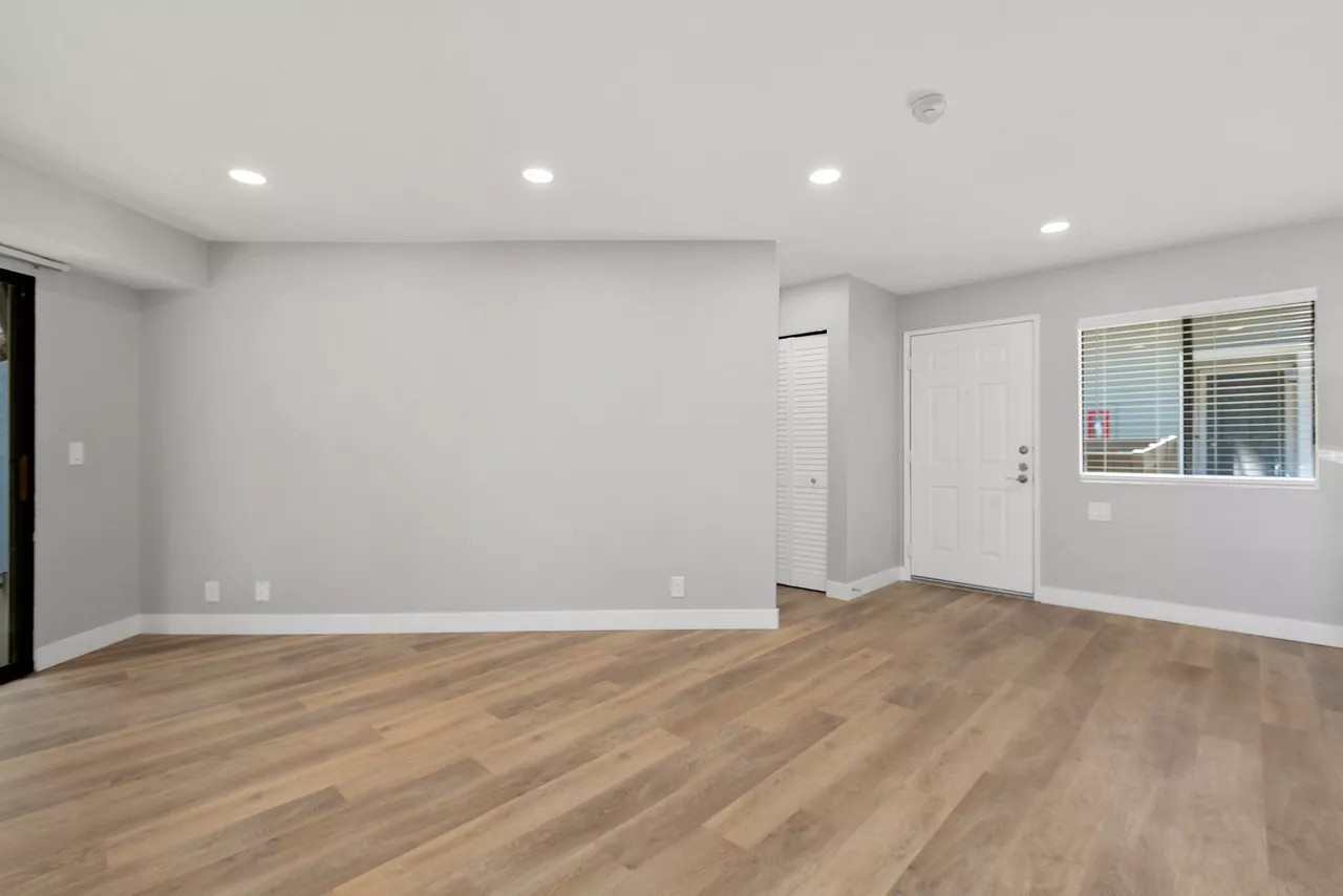 Creekside Alta Loma - Rancho Cucamonga, CA - Living Room